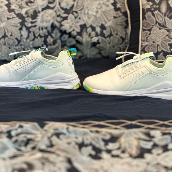 Clove Classic Shoes - Picture 4 of 5